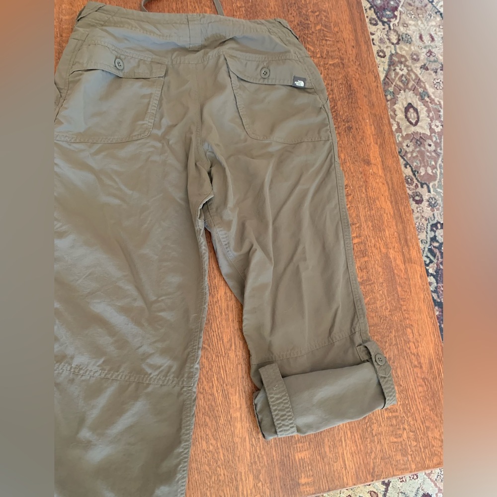 North Face Hiking Pantssize 4 roll up style GUC - Picture 9 of 12